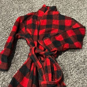 Chill chasers soft flannel black and red robe size tag missing size 10